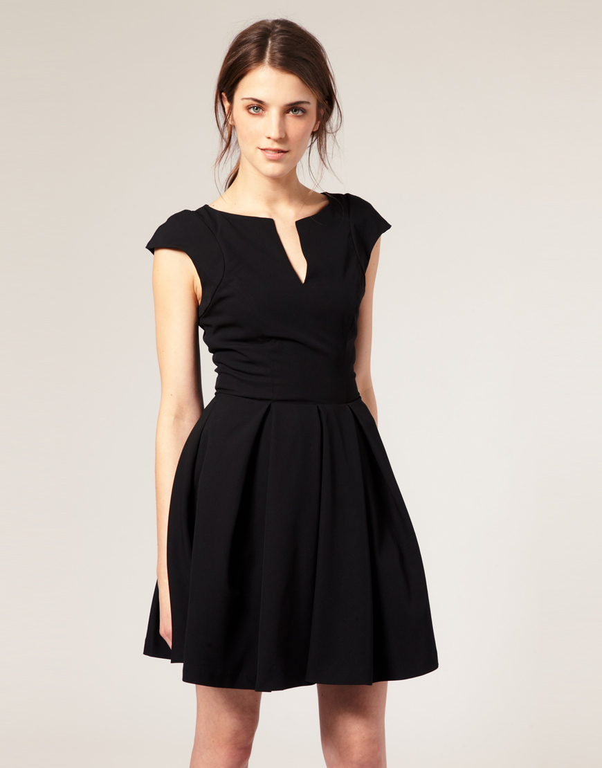Modelos de vestidos basicos Se você ama vestidos estampados, vai adorar os modelos de vestidos simples estampados. Vestidos simples, lindos e sofisticados, vamos conferir agora, se você gostar não perca tempo corra atrás do seu para deixar seu dia ainda mais colorido.